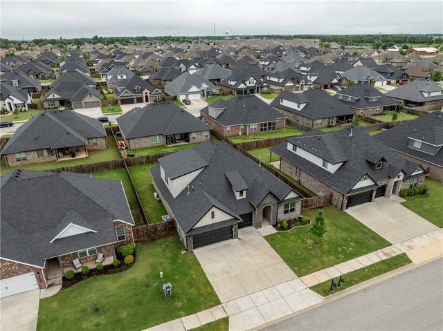 1411 Ocean Drive, Centerton, AR 72719