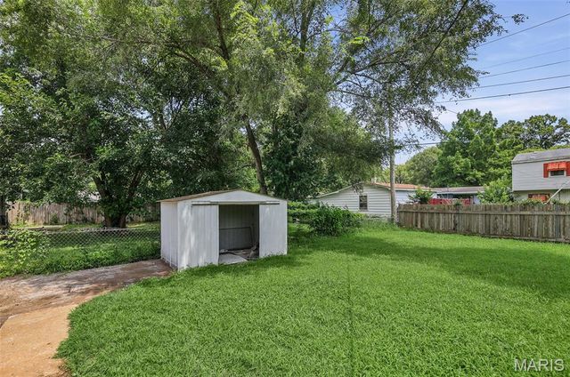 140 Saint Thomas Lane, Cahokia, IL 62206