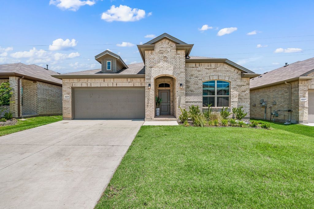 1217 Southwark Drive, Justin, TX 76247