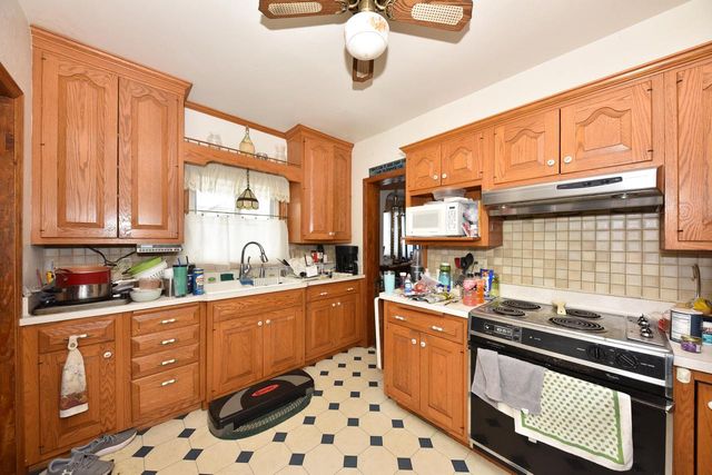 1112 S 77th STREET, West Allis, WI 53214