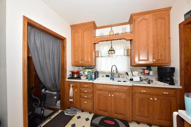 1112 S 77th STREET, West Allis, WI 53214