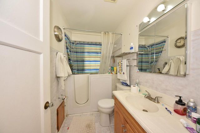 1112 S 77th STREET, West Allis, WI 53214