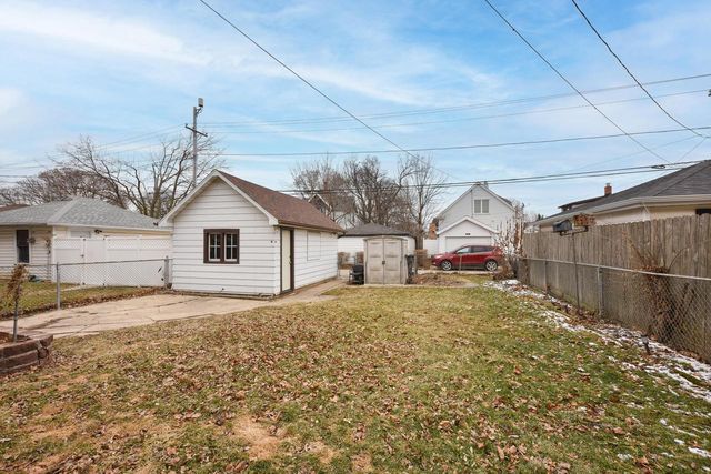 1112 S 77th STREET, West Allis, WI 53214