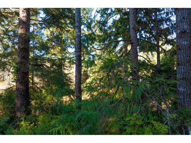 93619 DRIFTWOOD INN Ln, North Bend, OR 97459