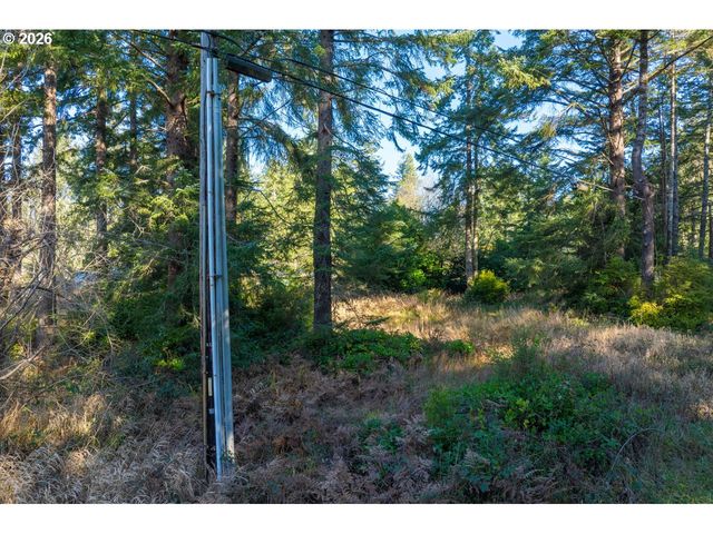 93619 DRIFTWOOD INN Ln, North Bend, OR 97459