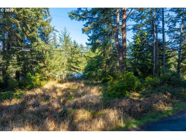 93619 DRIFTWOOD INN Ln, North Bend, OR 97459