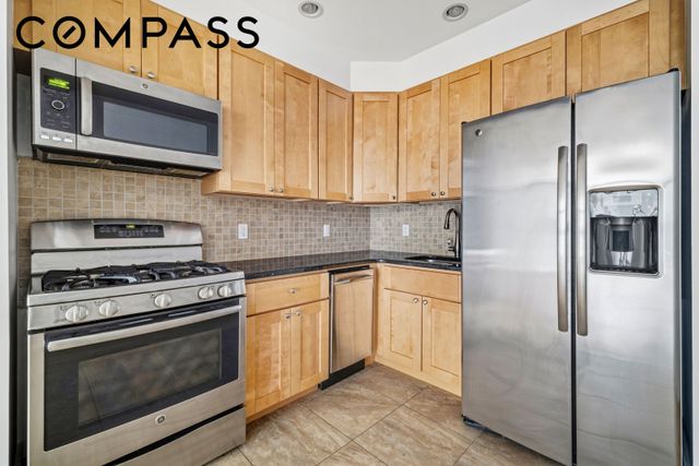 171 Henry St Apt 3A, New York City, NY 10002
