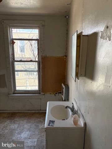 2323 GREENWICH ST, Philadelphia, PA 19146