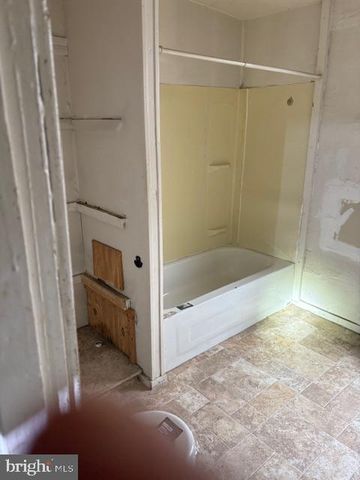 2323 GREENWICH ST, Philadelphia, PA 19146