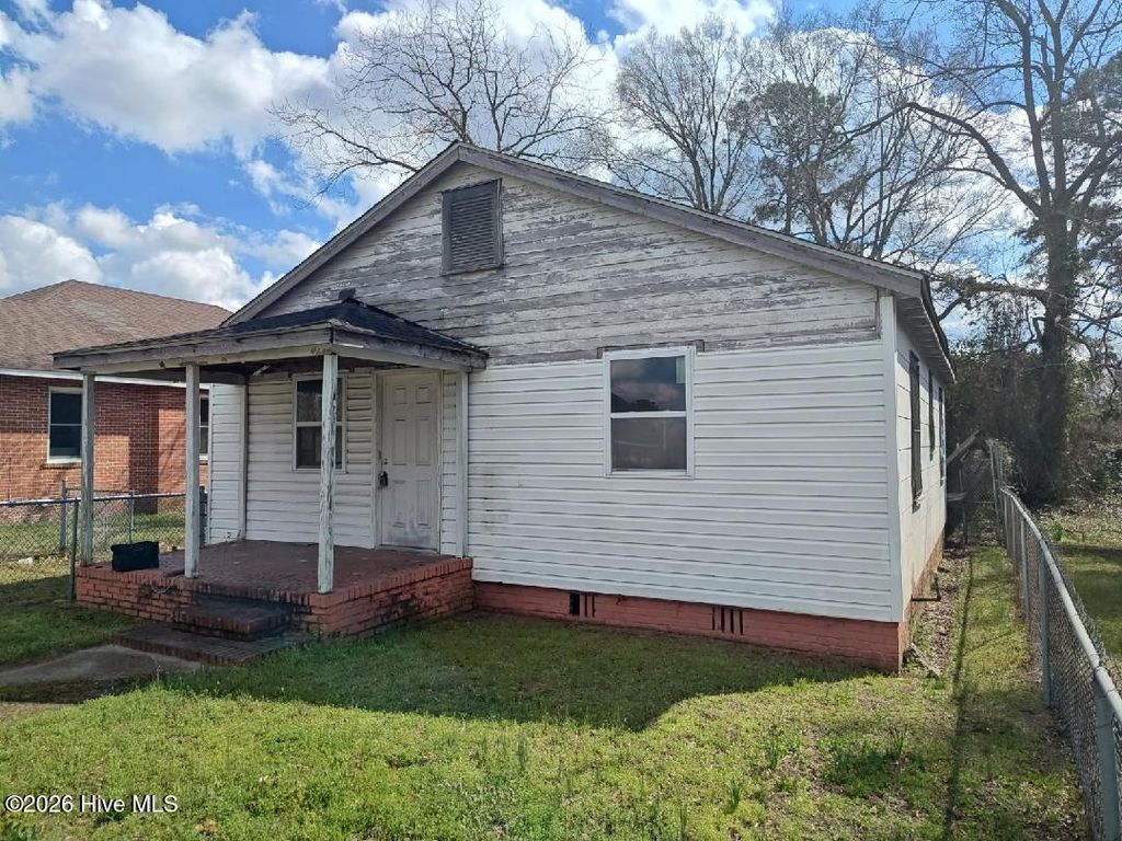 317 E Peyton Avenue, Kinston, NC 28501