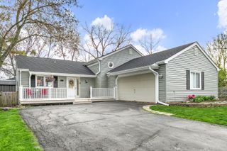 4931 CARRIAGE Drive, Gurnee, IL 60031