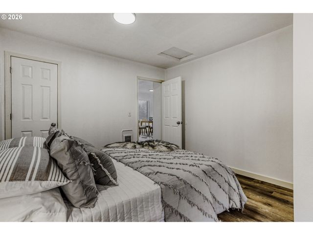 9002 Ne PRESCOTT St, Portland, OR 97220