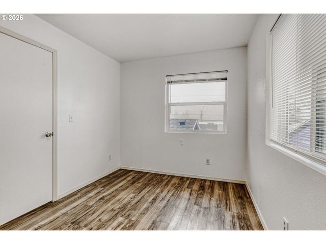 9002 Ne PRESCOTT St, Portland, OR 97220