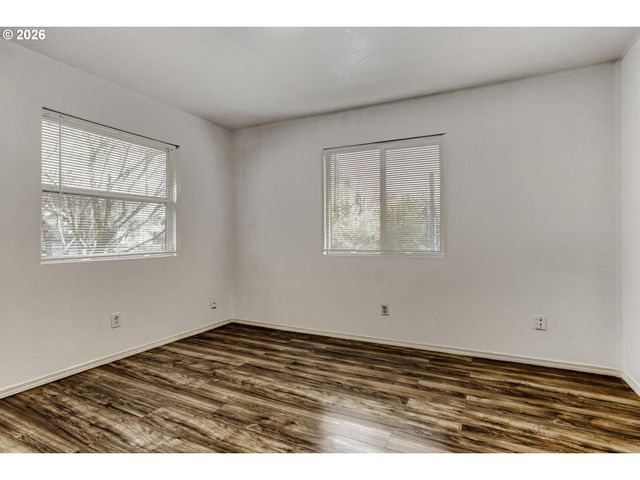 9002 Ne PRESCOTT St, Portland, OR 97220