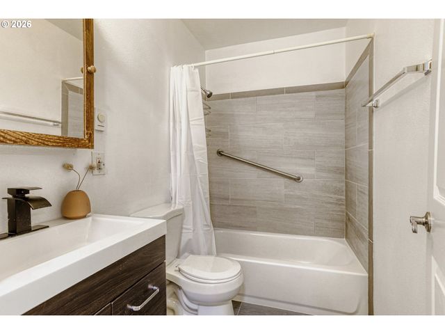 9002 Ne PRESCOTT St, Portland, OR 97220