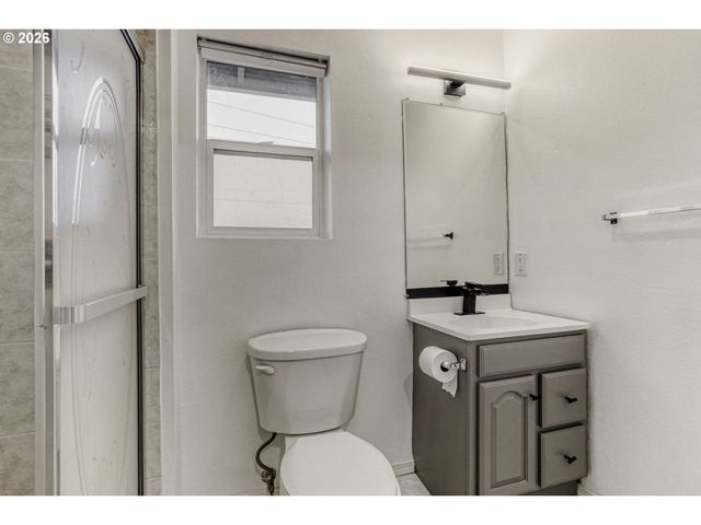 9002 Ne PRESCOTT St, Portland, OR 97220