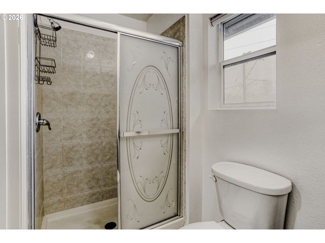 9002 Ne PRESCOTT St, Portland, OR 97220