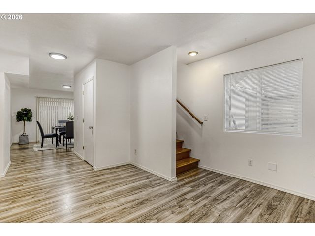 9002 Ne PRESCOTT St, Portland, OR 97220