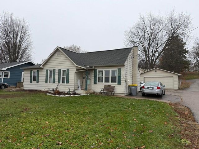 912 S Oak Street, La Crescent, MN 55947