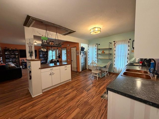 912 S Oak Street, La Crescent, MN 55947