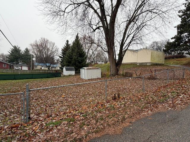 912 S Oak Street, La Crescent, MN 55947