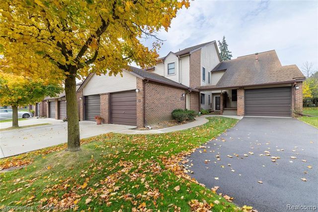 6600 Ridgefield Circle, West Bloomfield, MI 48322