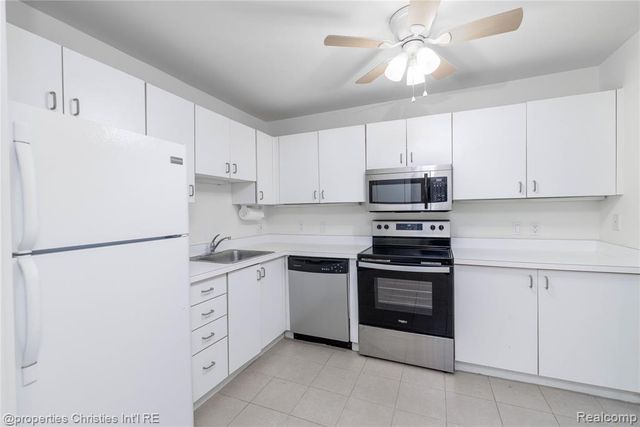 6600 Ridgefield Circle, West Bloomfield, MI 48322