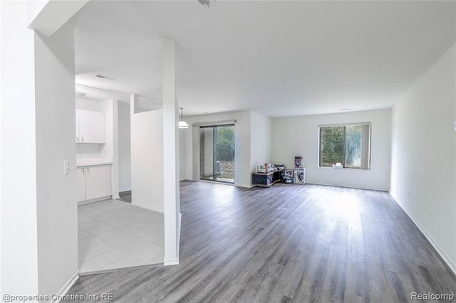 6600 Ridgefield Circle, West Bloomfield, MI 48322