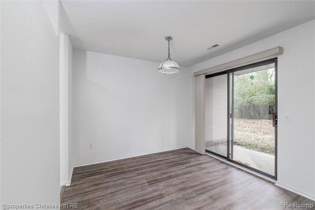 6600 Ridgefield Circle, West Bloomfield, MI 48322