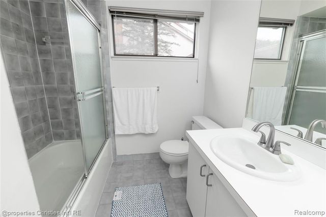 6600 Ridgefield Circle, West Bloomfield, MI 48322