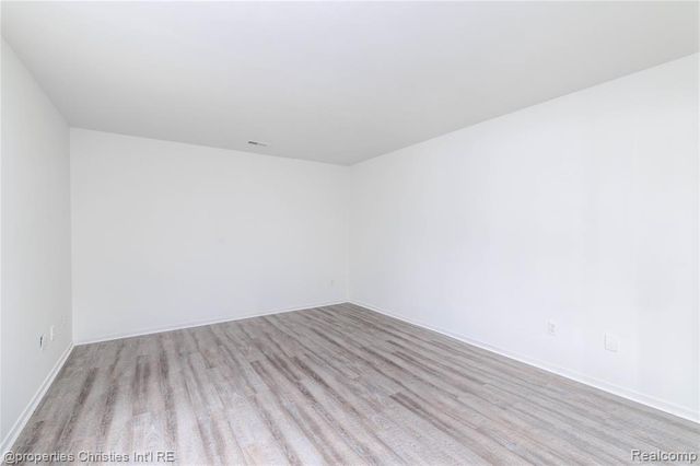 6600 Ridgefield Circle, West Bloomfield, MI 48322