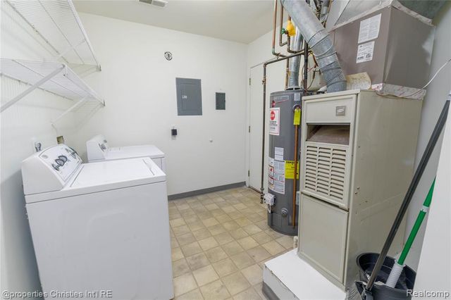 6600 Ridgefield Circle, West Bloomfield, MI 48322