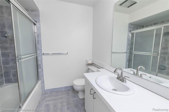 6600 Ridgefield Circle, West Bloomfield, MI 48322