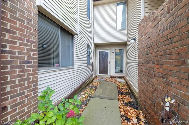 6600 Ridgefield Circle, West Bloomfield, MI 48322