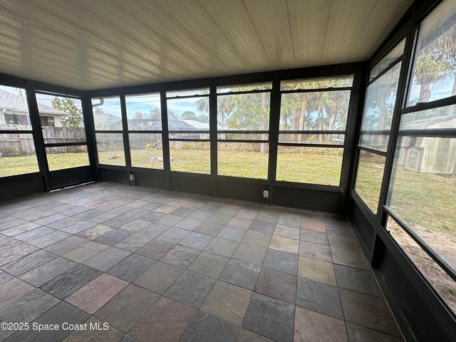 511 Dinner Street NE, Palm Bay, FL 32907