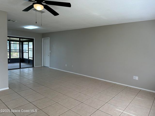 511 Dinner Street NE, Palm Bay, FL 32907