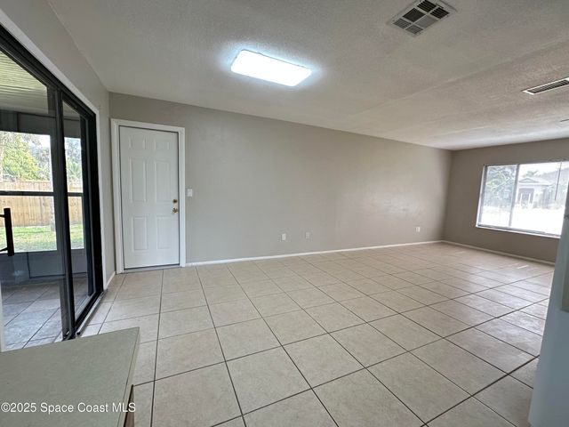 511 Dinner Street NE, Palm Bay, FL 32907