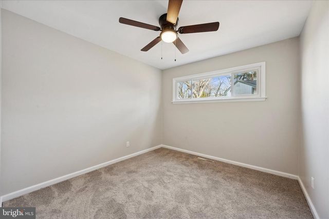 10 MIDFIELD RD, New Castle, DE 19720