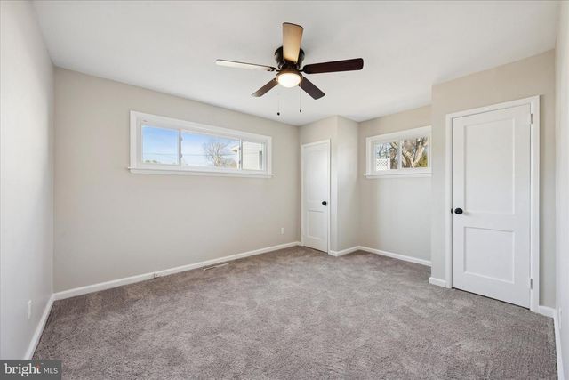 10 MIDFIELD RD, New Castle, DE 19720