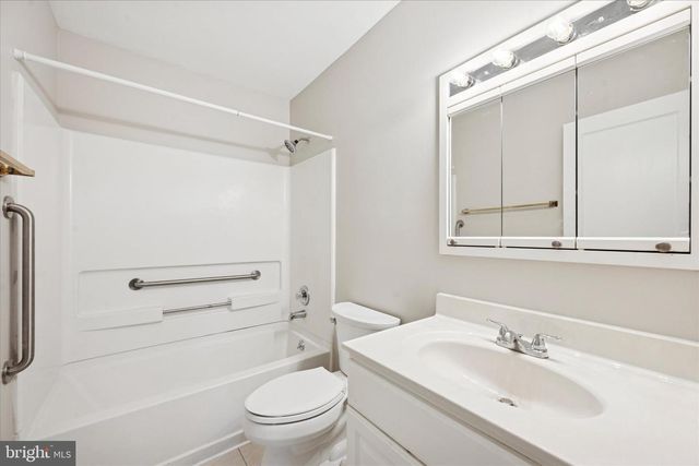 10 MIDFIELD RD, New Castle, DE 19720