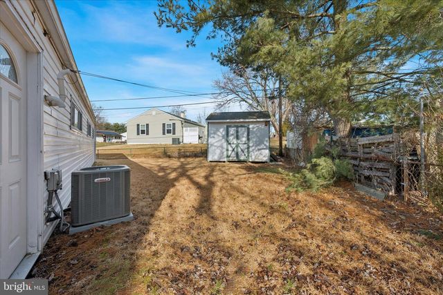 10 MIDFIELD RD, New Castle, DE 19720