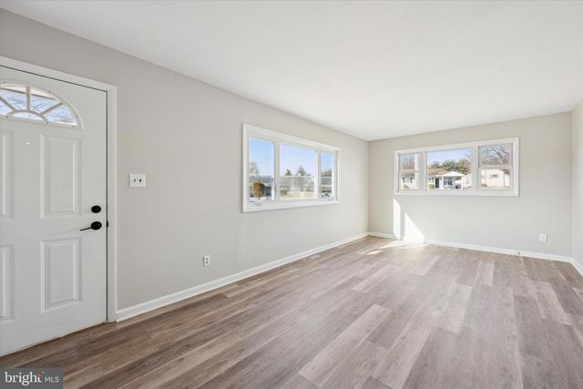 10 MIDFIELD RD, New Castle, DE 19720