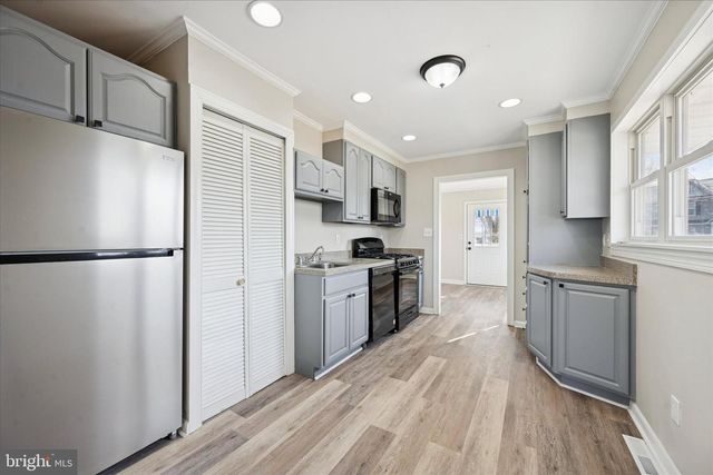 10 MIDFIELD RD, New Castle, DE 19720