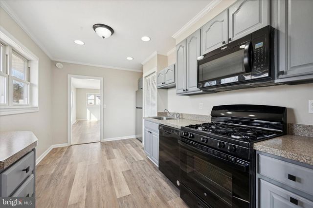 10 MIDFIELD RD, New Castle, DE 19720