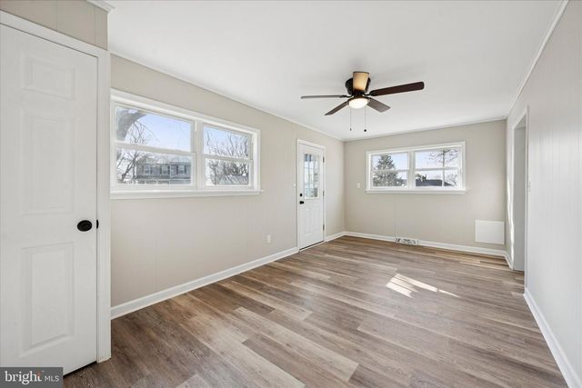 10 MIDFIELD RD, New Castle, DE 19720