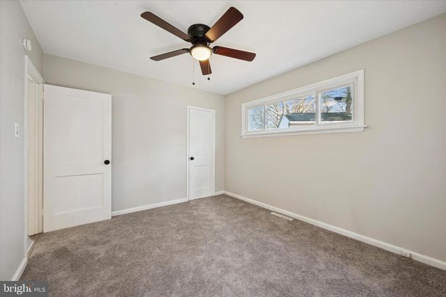 10 MIDFIELD RD, New Castle, DE 19720