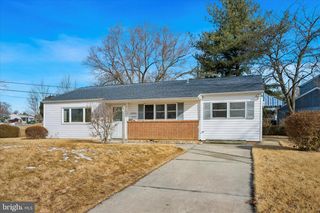 10 MIDFIELD RD, New Castle, DE 19720