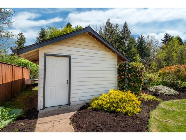 4347 WENDOVER St, Eugene, OR 97404