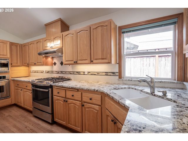 4347 WENDOVER St, Eugene, OR 97404