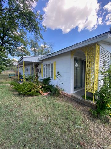 516 W Dunlap, Sabinal, TX 78881